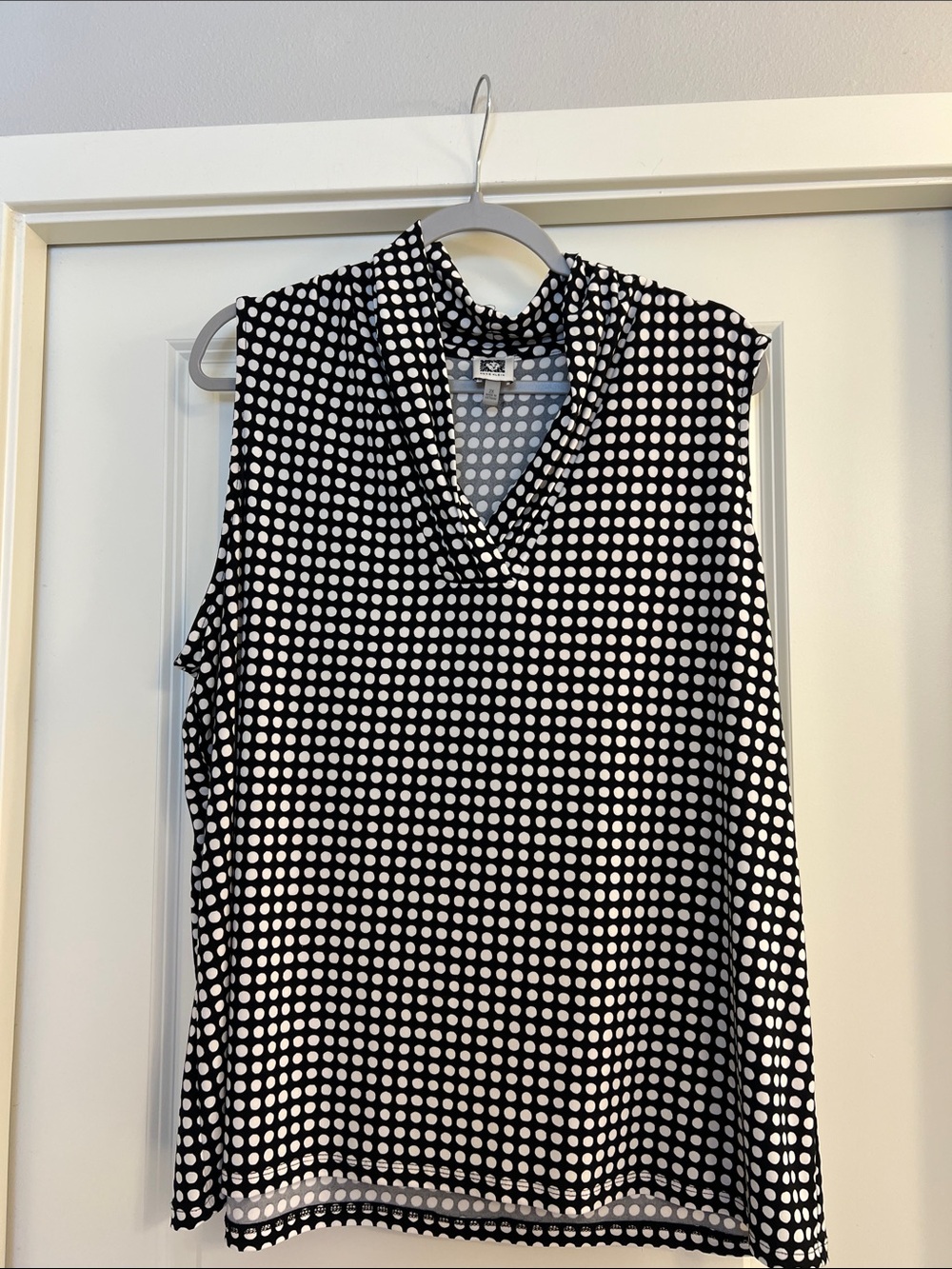 Anne Klein Black & White Polka Dot Sleeveless V-Neck Camisole